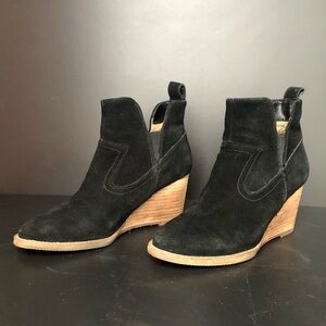 Blondo Waterproof Wedge Boogie Black Suede Waterproof Women’s 7.5